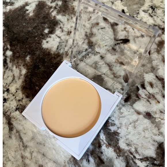 OFRA Matte Finishing Powder - Picture 4 of 6